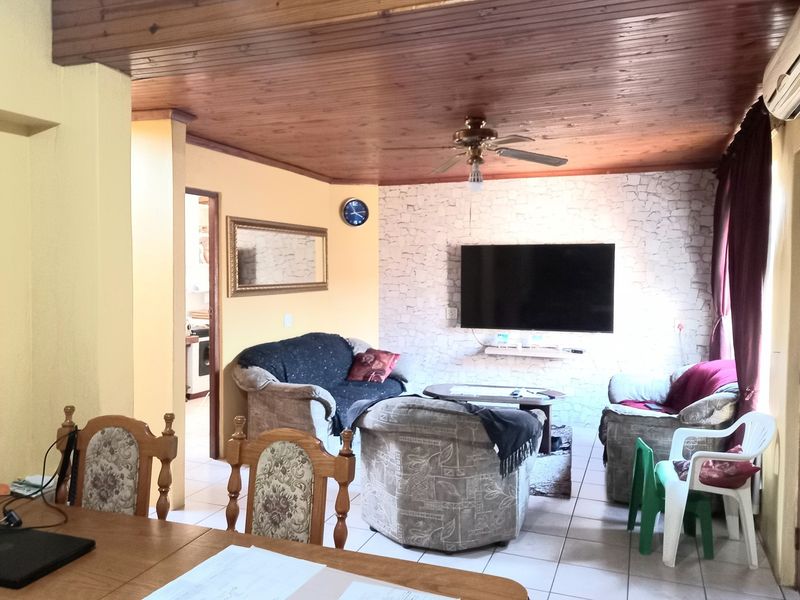 "Comfortable Living, Convenient Location - Your Dream Home Awaits!" - Photo 10