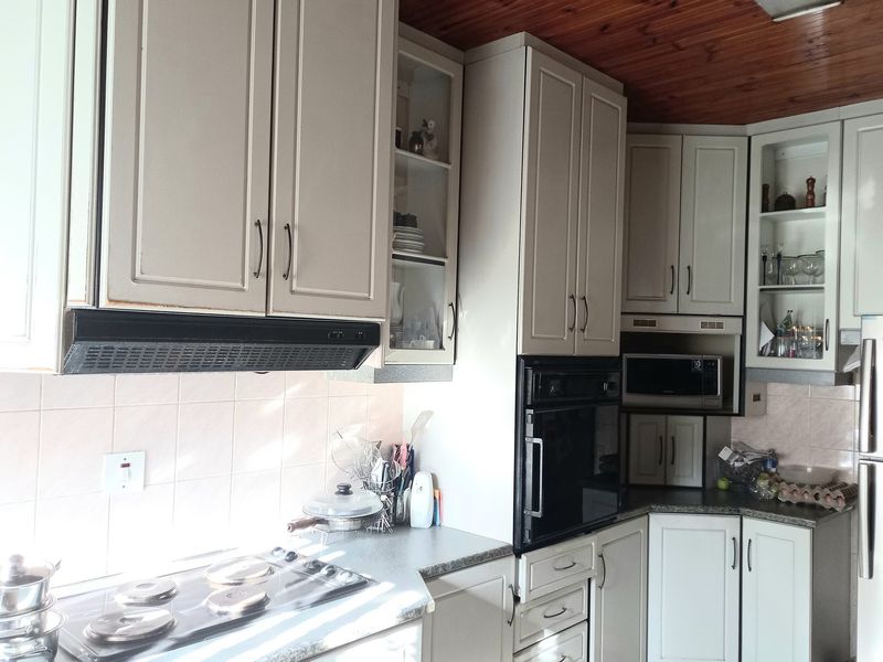 "Comfortable Living, Convenient Location - Your Dream Home Awaits!" - Photo 4