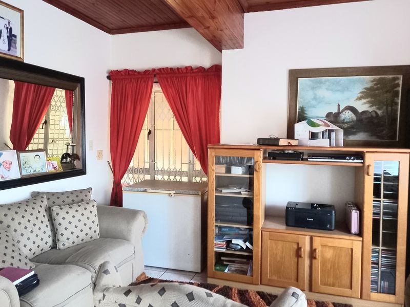 "Comfortable Living, Convenient Location - Your Dream Home Awaits!" - Photo 8