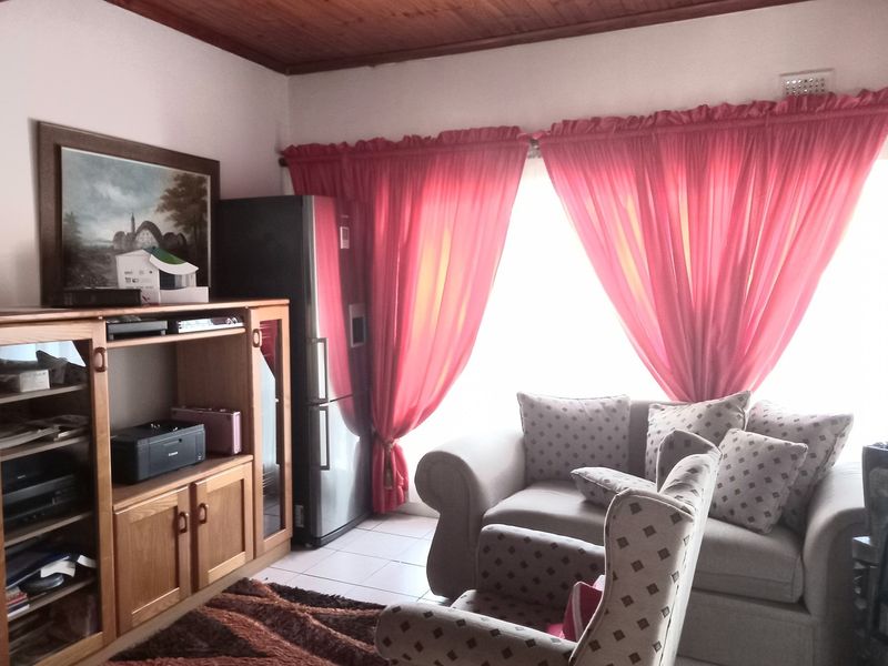 "Comfortable Living, Convenient Location - Your Dream Home Awaits!" - Photo 7