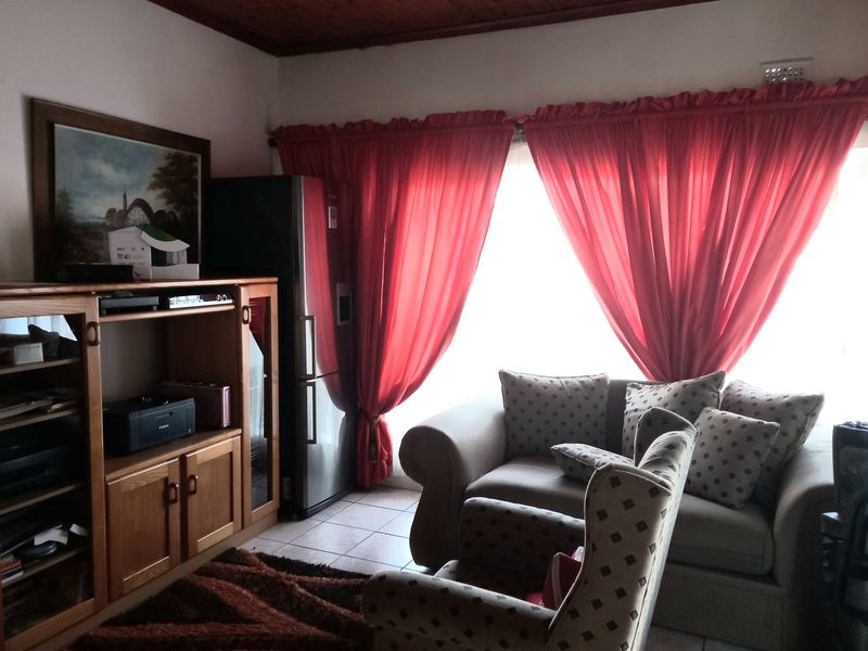 "Comfortable Living, Convenient Location - Your Dream Home Awaits!" - Photo 6