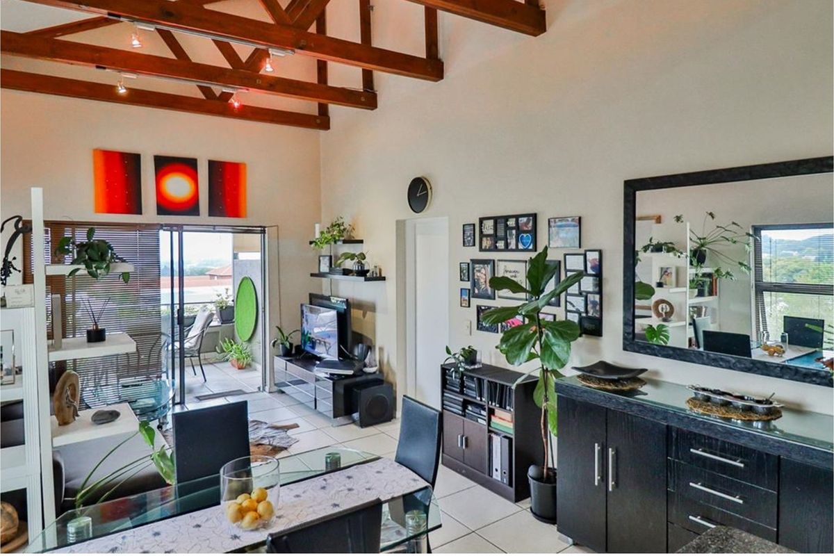 Stylish 2-Bedroom Apartment with Breathtaking Magaliesberg Views - Photo 5