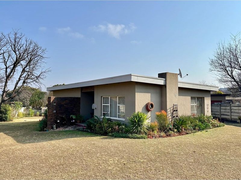 Corner Gem in Sunnyridge.🏡 - Photo 1