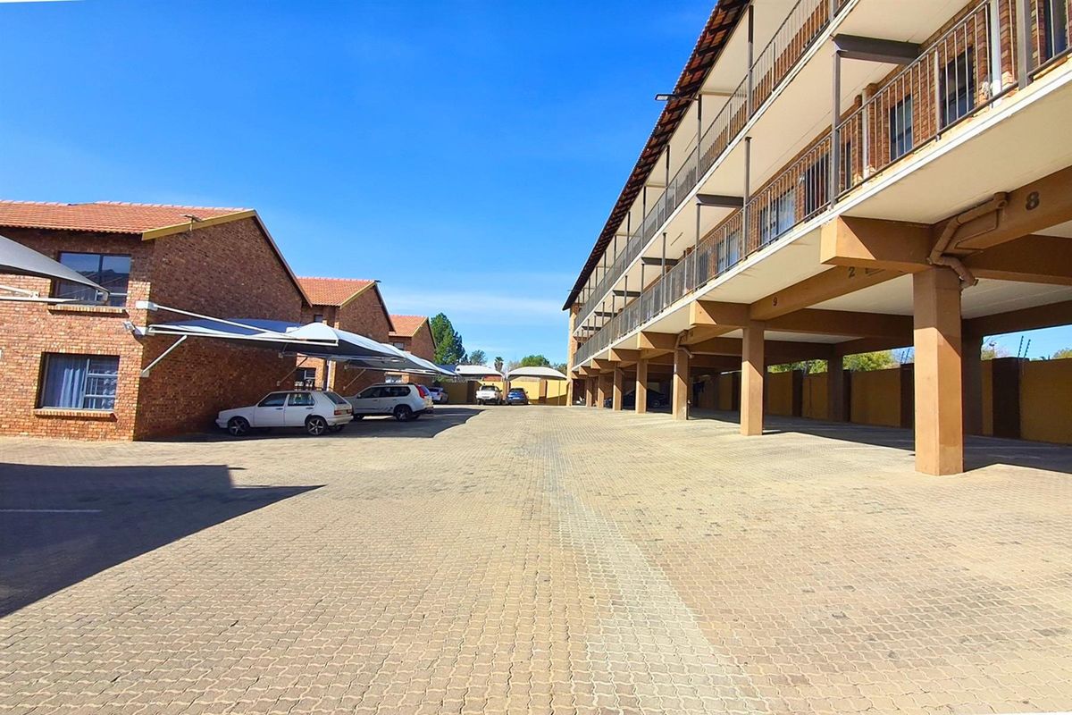 56-Unit Residential Block for Sale - Exceptional Investment Opportunity - Photo 2