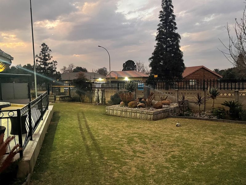 Perfect Family Home!!! - Photo 8