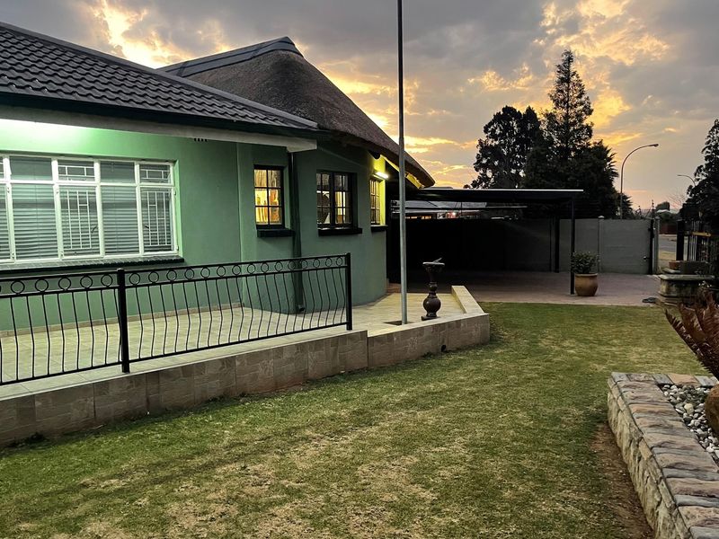 Perfect Family Home!!! - Photo 2