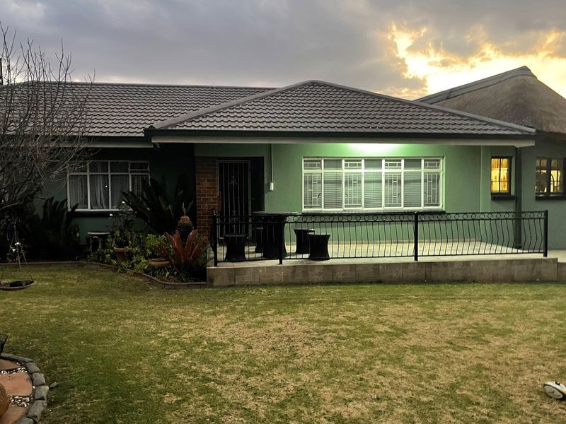Perfect Family Home!!! - Photo 1