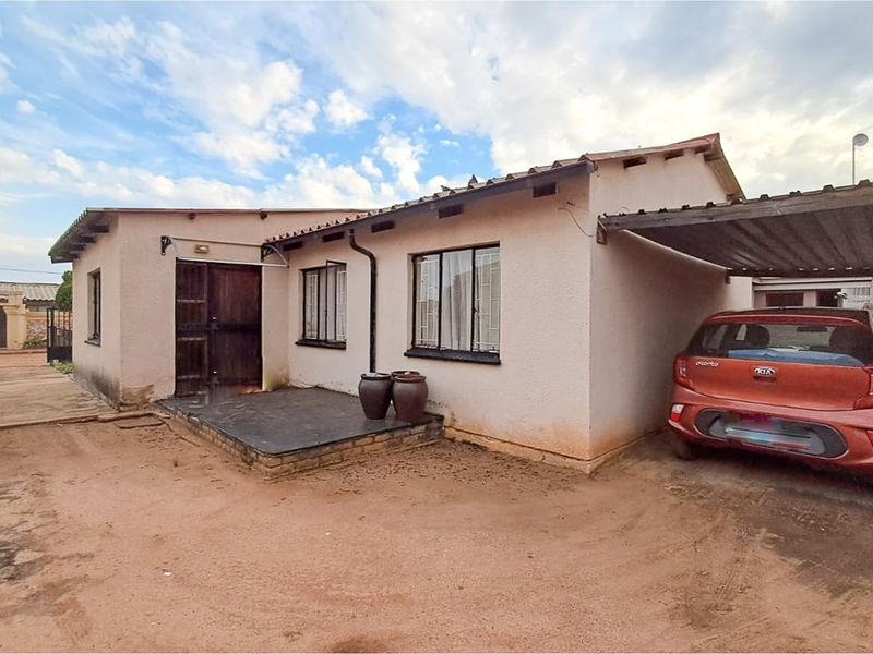 WHY RENT? WHEN YOU CAN OWN YOUR HOME! LOCATED IN EXT 7 - Photo 3