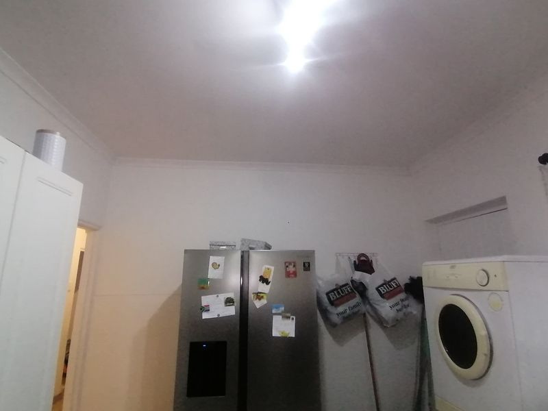 "Charming 3-Bed Oasis in Umbilo Awaits You!" - Photo 8