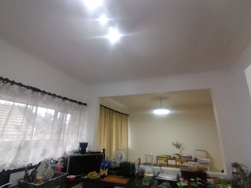 "Charming 3-Bed Oasis in Umbilo Awaits You!" - Photo 6