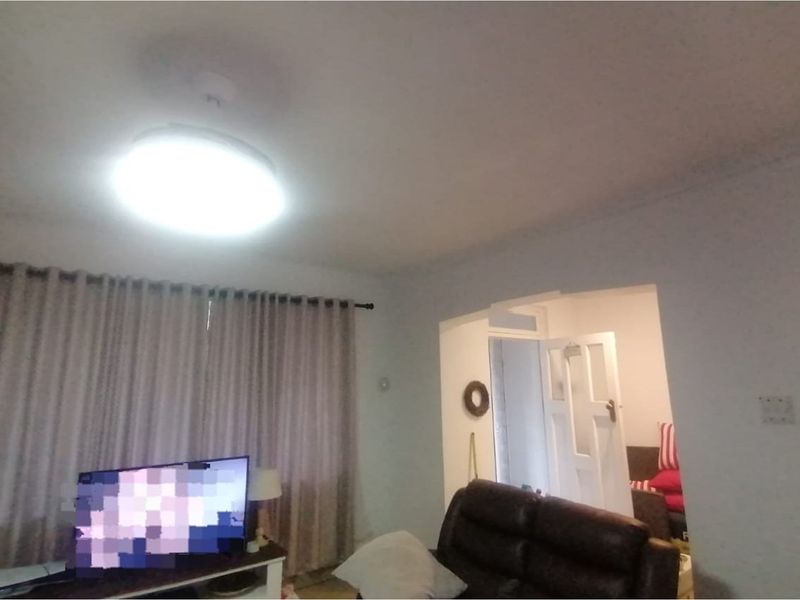 "Charming 3-Bed Oasis in Umbilo Awaits You!" - Photo 3