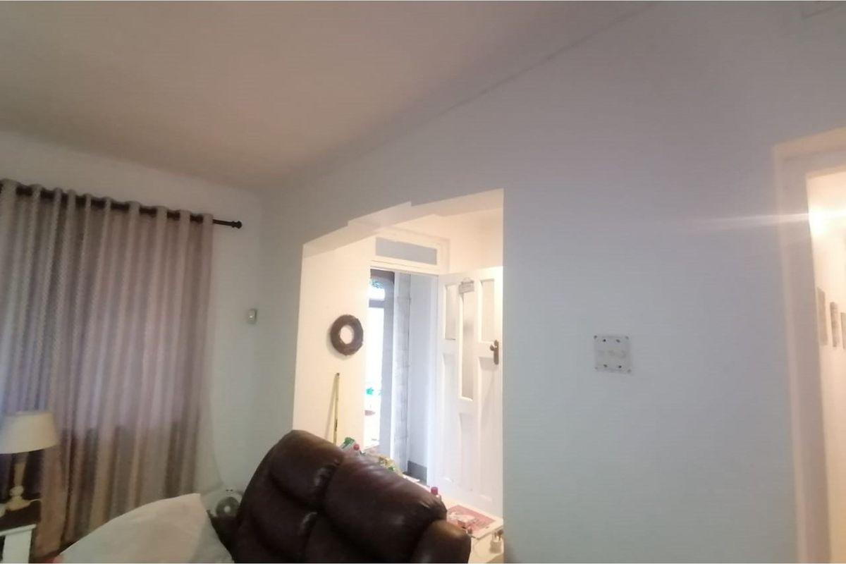 "Charming 3-Bed Oasis in Umbilo Awaits You!" - Photo 4