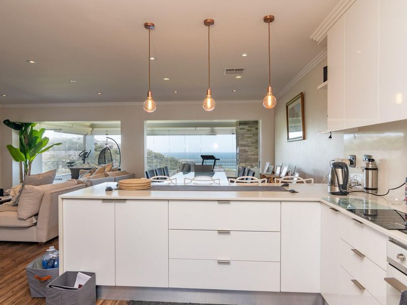 Renovated 3 bedroom apartment with great sea views in Ballito - Photo 4