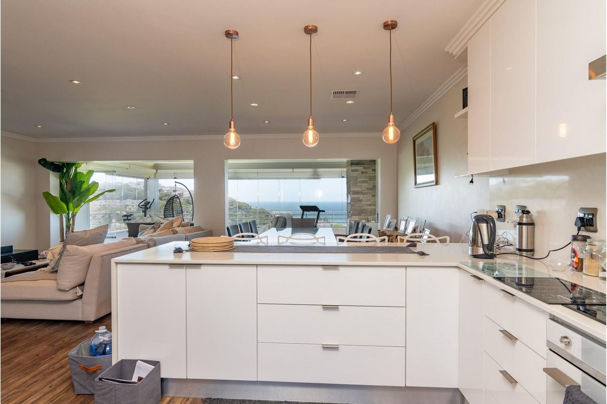 Renovated 3 bedroom apartment with great sea views in Ballito - Photo 4