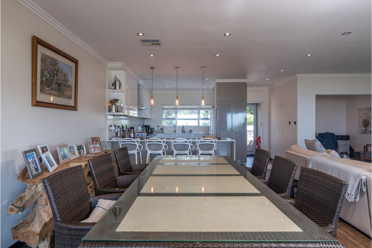 Renovated 3 bedroom apartment with great sea views in Ballito - Photo 3