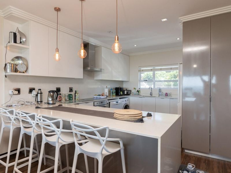 Renovated 3 bedroom apartment with great sea views in Ballito - Photo 5