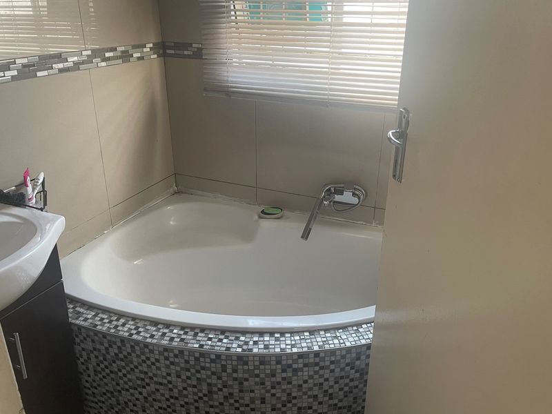 Cosy Family Home! - Photo 8