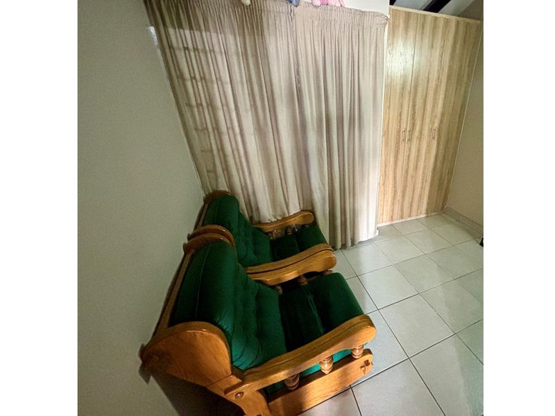 For Sale: Stunning Modern 3-Bedroom Home with Pool and Entertainment Area - Photo 5