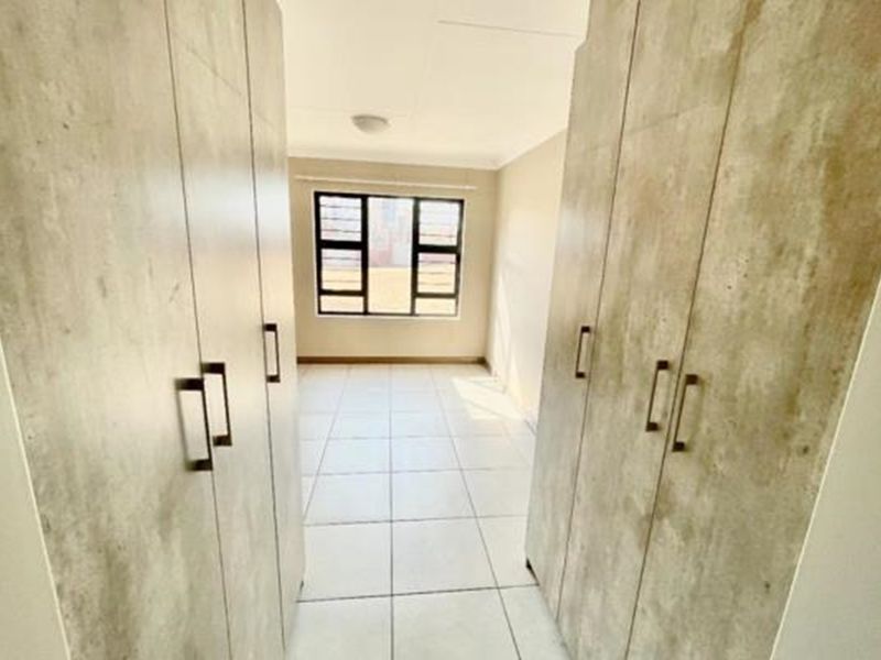 Morden 3 bedroom House at the heart of Amberfied - Photo 2