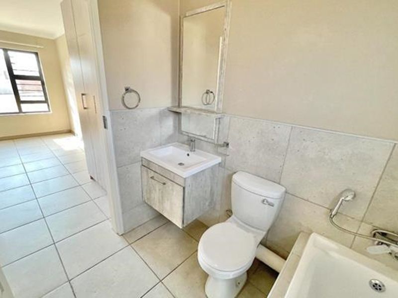 Morden 3 bedroom House at the heart of Amberfied - Photo 4