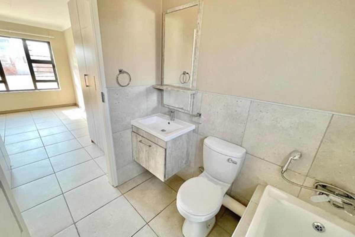 Morden 3 bedroom House at the heart of Amberfied - Photo 4