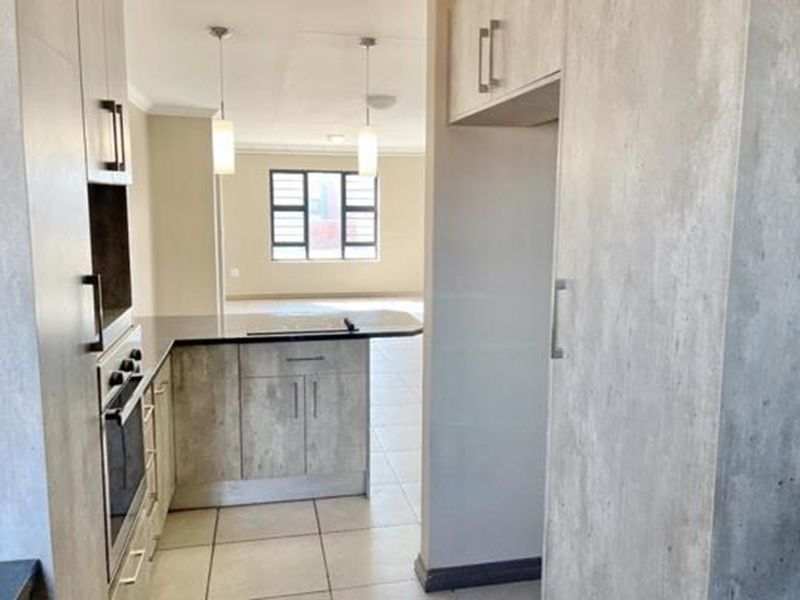 Morden 3 bedroom House at the heart of Amberfied - Photo 3