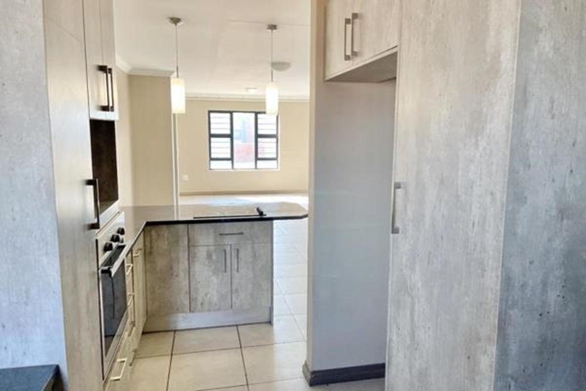 Morden 3 bedroom House at the heart of Amberfied - Photo 3