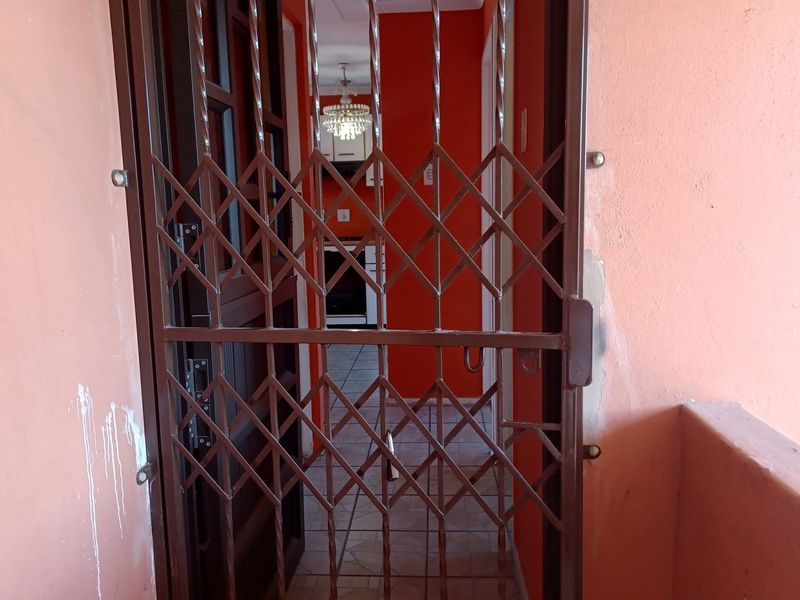 2 Bedroom, 1 Bathroom flat for sale in woodlands, woodhaven park - Photo 9