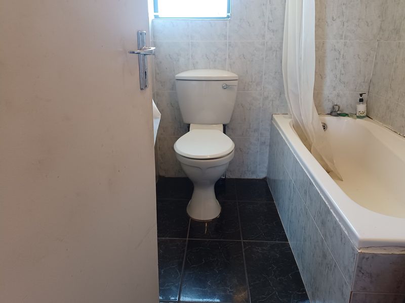 2 Bedroom, 1 Bathroom flat for sale in woodlands, woodhaven park - Photo 8