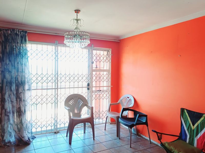 2 Bedroom, 1 Bathroom flat for sale in woodlands, woodhaven park - Photo 4