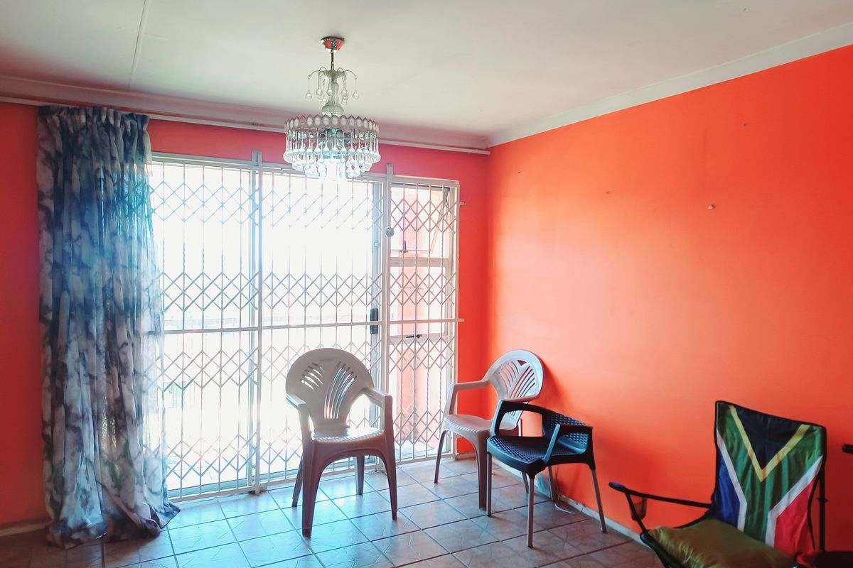 2 Bedroom, 1 Bathroom flat for sale in woodlands, woodhaven park - Photo 4