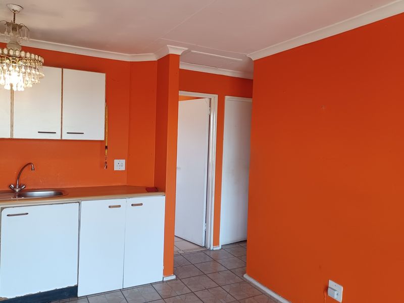 2 Bedroom, 1 Bathroom flat for sale in woodlands, woodhaven park - Photo 2