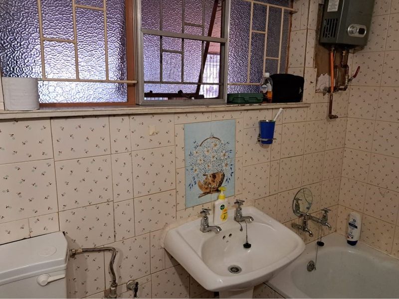 Charming Two-Bedroom Retreat in Marloth Park - Photo 9