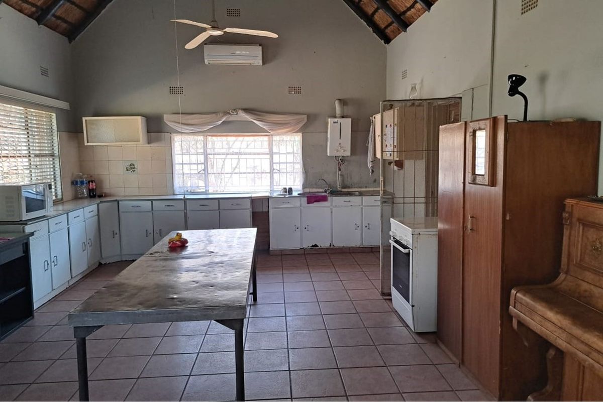 Charming Two-Bedroom Retreat in Marloth Park - Photo 4