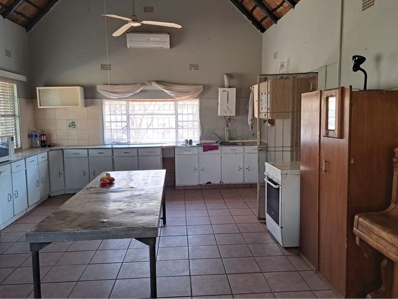 Charming Two-Bedroom Retreat in Marloth Park - Photo 4