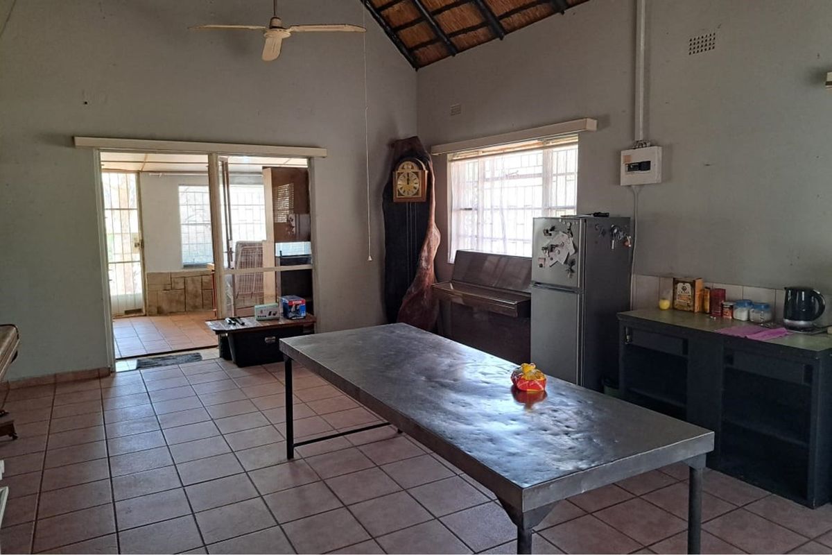 Charming Two-Bedroom Retreat in Marloth Park - Photo 5