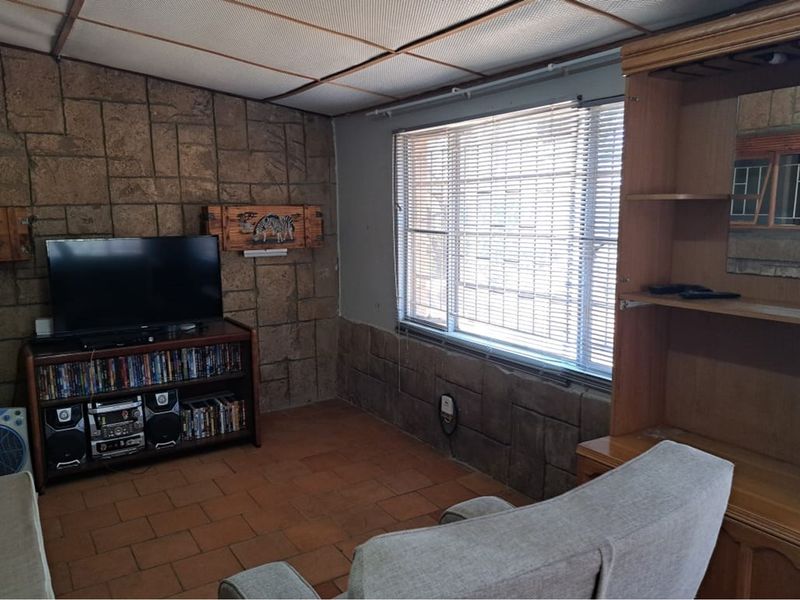 Charming Two-Bedroom Retreat in Marloth Park - Photo 3