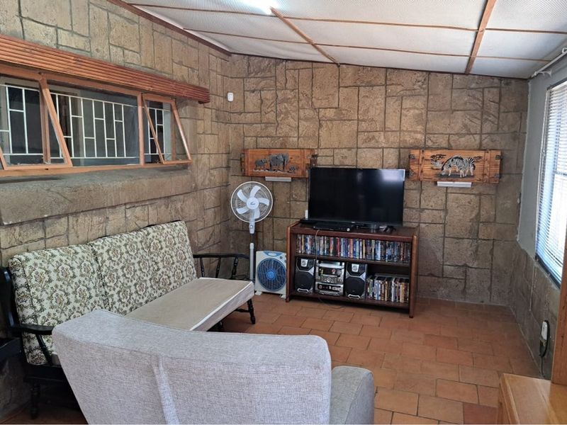 Charming Two-Bedroom Retreat in Marloth Park - Photo 2