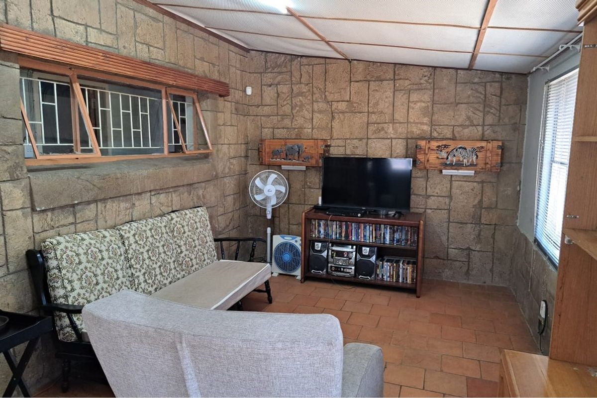 Charming Two-Bedroom Retreat in Marloth Park - Photo 2