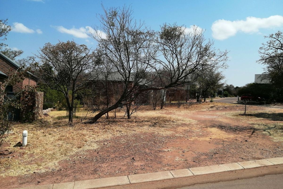 North-facing, 402 sqm corner stand, with some view to green area. - Photo 2