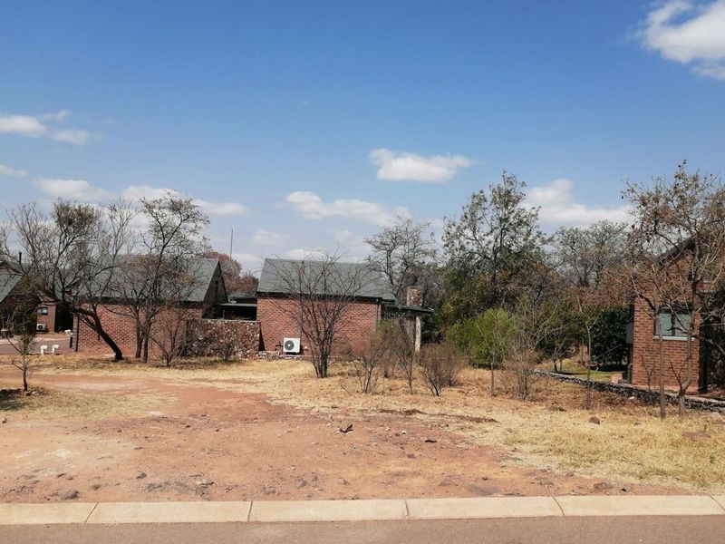 North-facing, 402 sqm corner stand, with some view to green area. - Photo 3