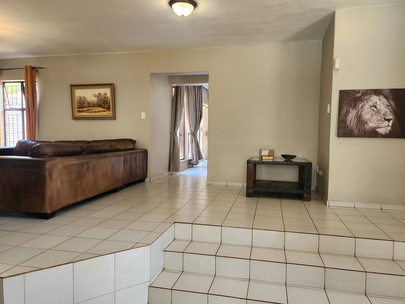 Elegant Double-Story Home in Prime Tzaneen Location - Photo 4