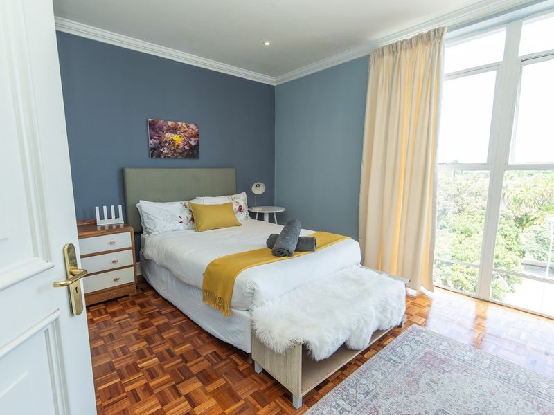 STUNNING Trendy Apartment With Park Views in St George's - Photo 10