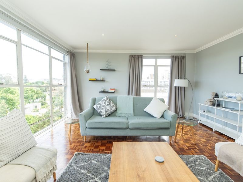 STUNNING Trendy Apartment With Park Views in St George's - Photo 4