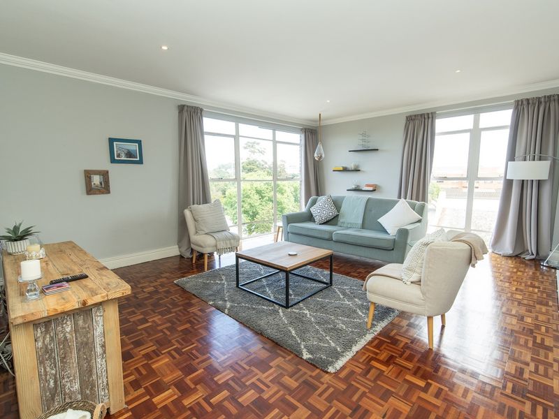 STUNNING Trendy Apartment With Park Views in St George's - Photo 2