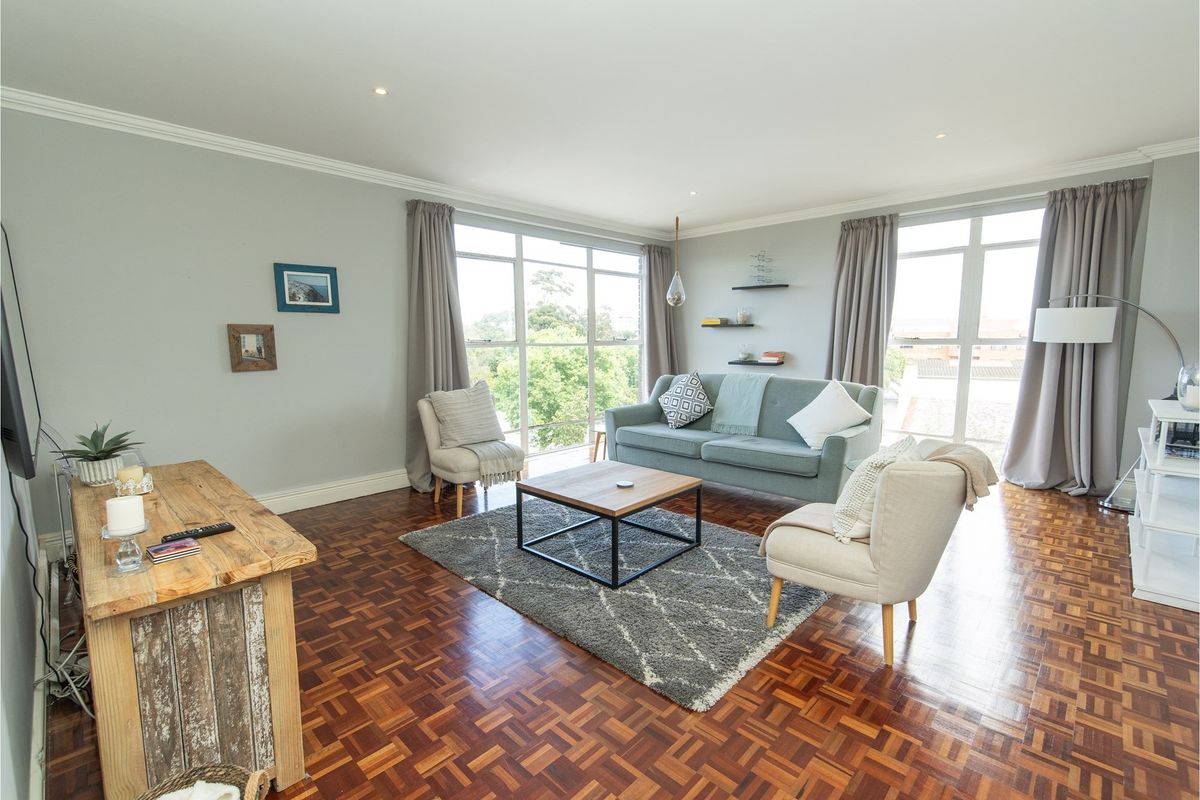 STUNNING Trendy Apartment With Park Views in St George's - Photo 2