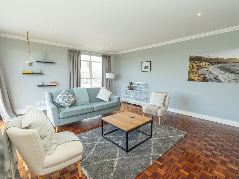 STUNNING Trendy Apartment With Park Views in St George's - Photo 4