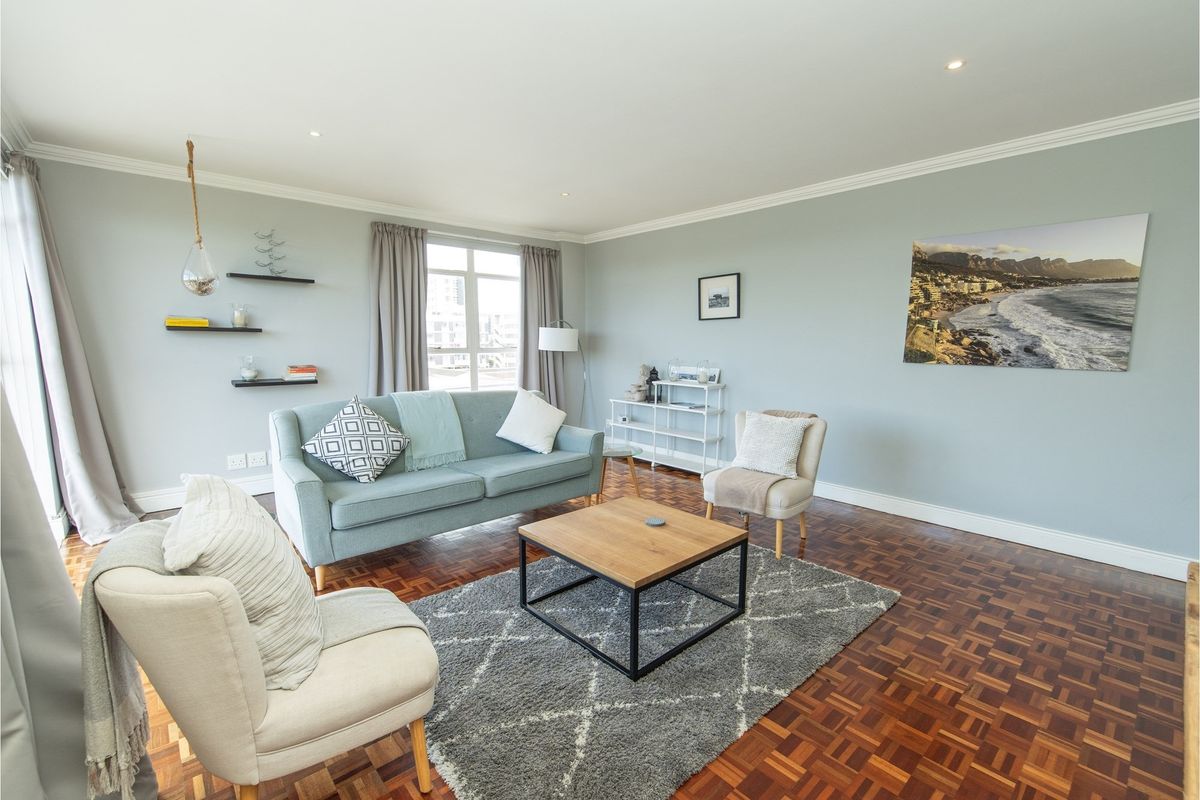 STUNNING Trendy Apartment With Park Views in St George's - Photo 4