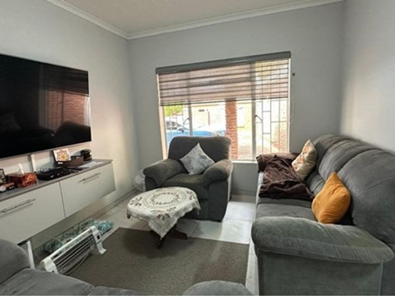Stylish Townhouse | Pet-Friendly, Private  Move-In Ready - Photo 7