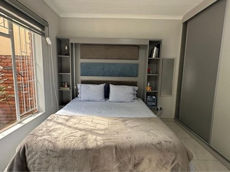 Stylish Townhouse | Pet-Friendly, Private  Move-In Ready - Photo 9